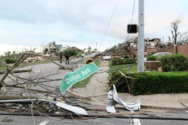 Последствия сильнейшего за последние 40 лет торнадо в США