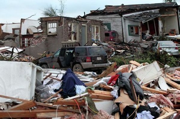 Последствия сильнейшего за последние 40 лет торнадо в США