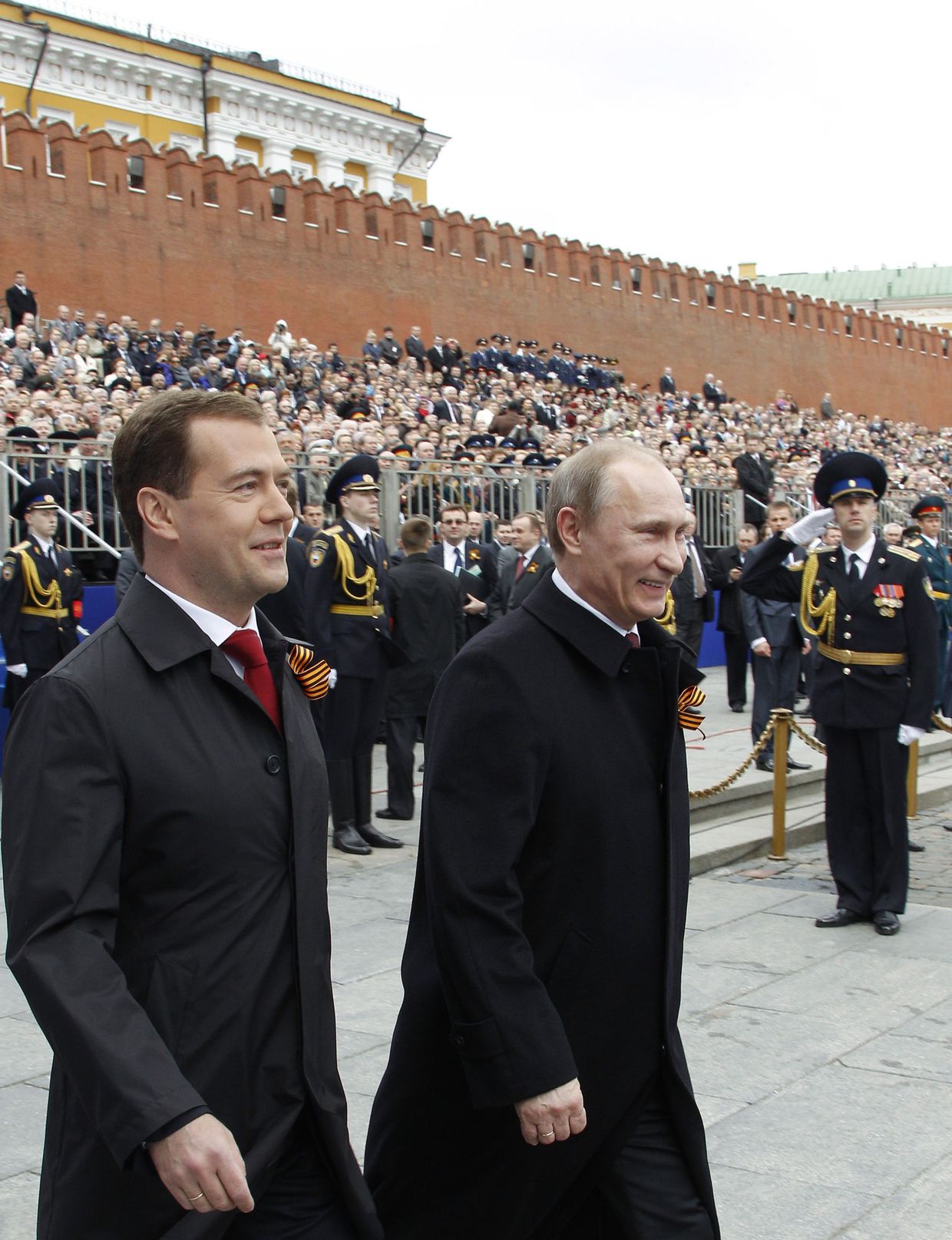 Дмитрий Медведев и Владимир Путин на параде Победы на Красной площади