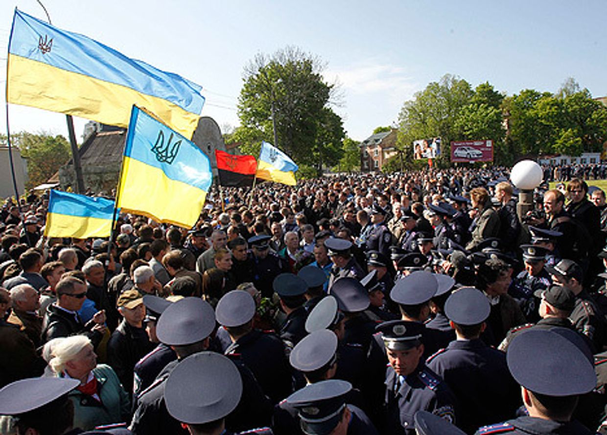 # 9 мая во Львове произошли беспорядки и столкновения # 9 мая во Львове произошли беспорядки и столкновения