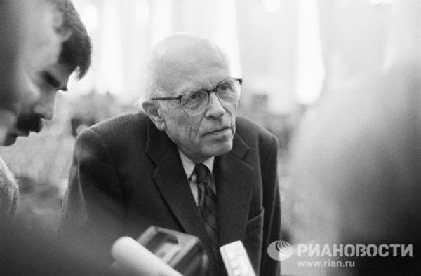 Советский физик, академик АН СССР Андрей Дмитриевич Сахаров