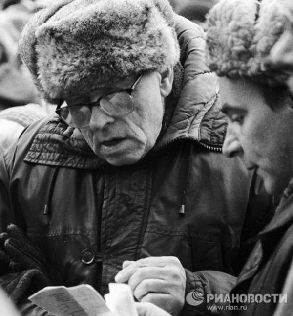 Академик Сахаров на митинге