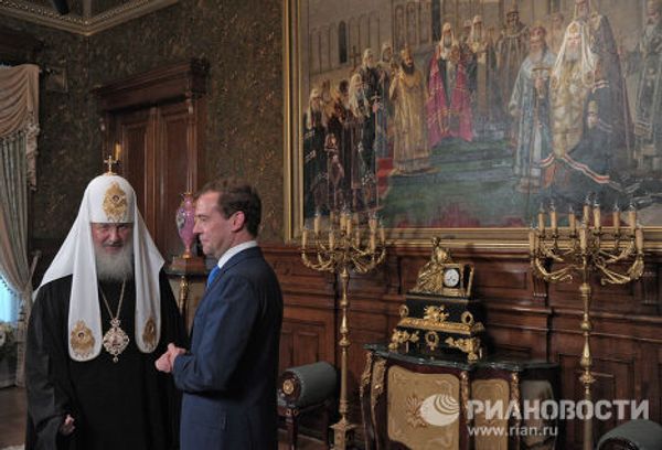 Президент РФ Д.Медведев поздравил патриарха Кирилла с праздником тезоименитства