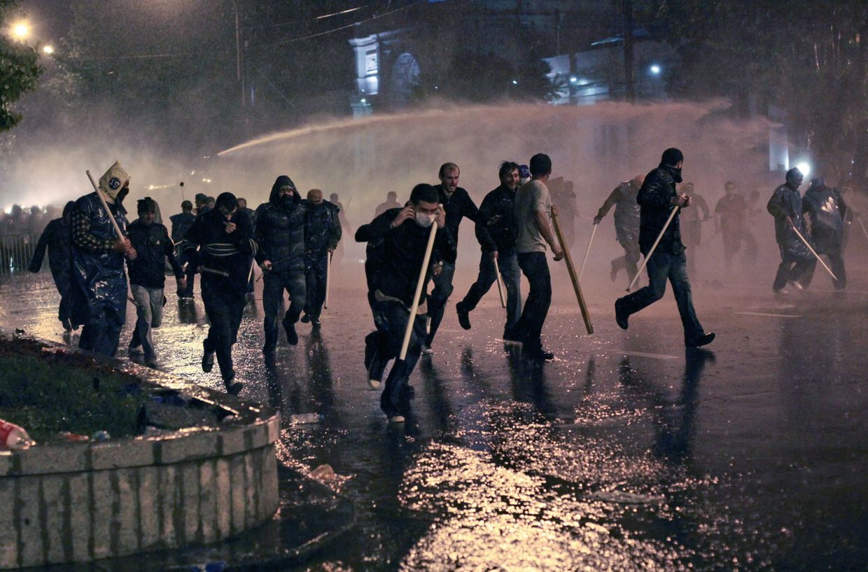 Разгон митинга оппозиции на проспекте Руставели в Тбилиси