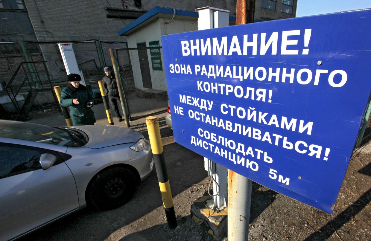 Разгрузка и радиационный контроль грузов из Японии в порту Владивостока