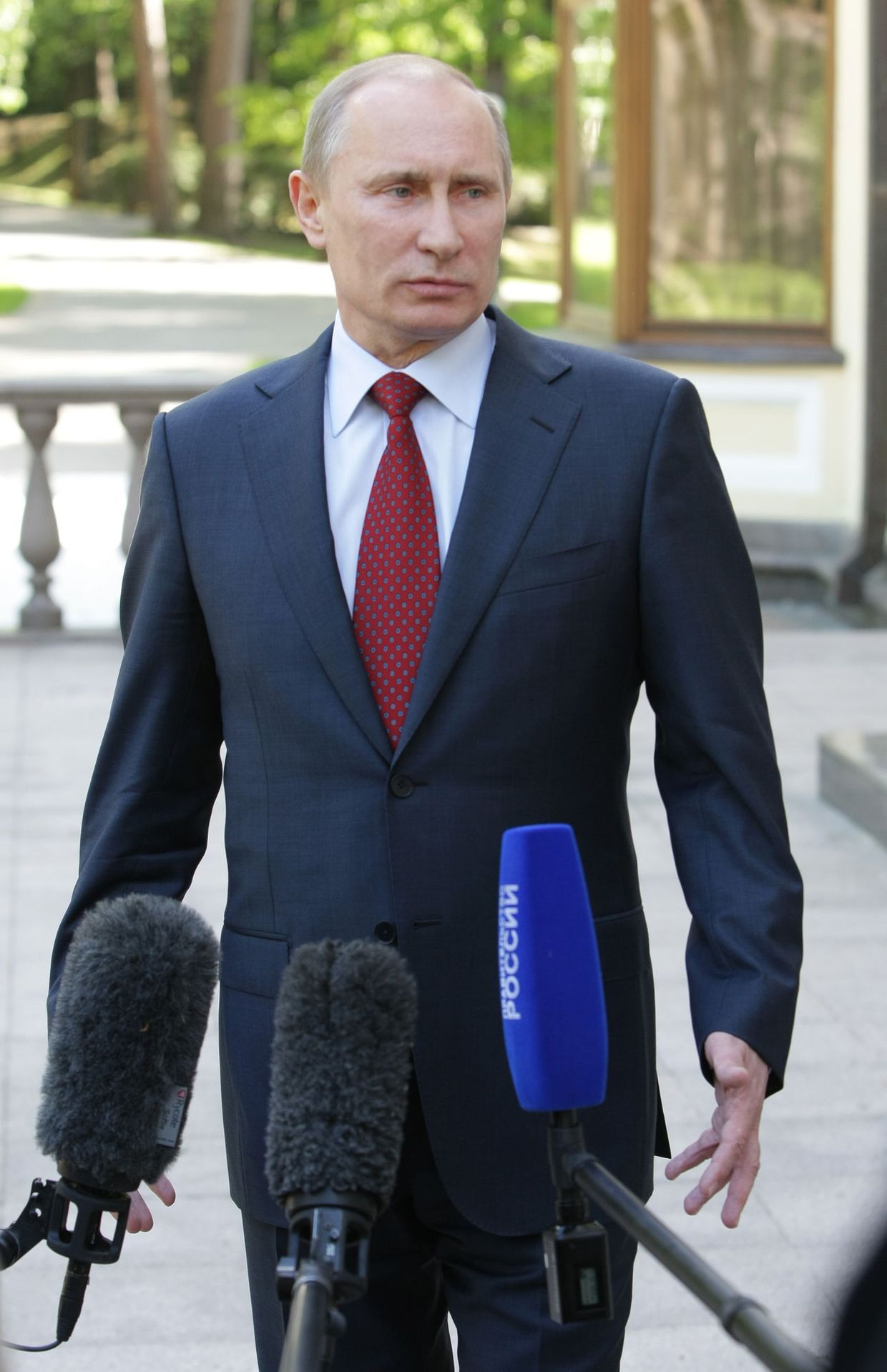 Премьер-министр РФ Владимир Путин ответил на вопросы журналистов