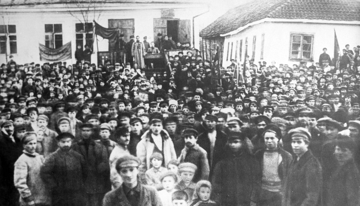 На митинге, посвященном 6-ой годовщине Великой Октябрьской Социалистической революции