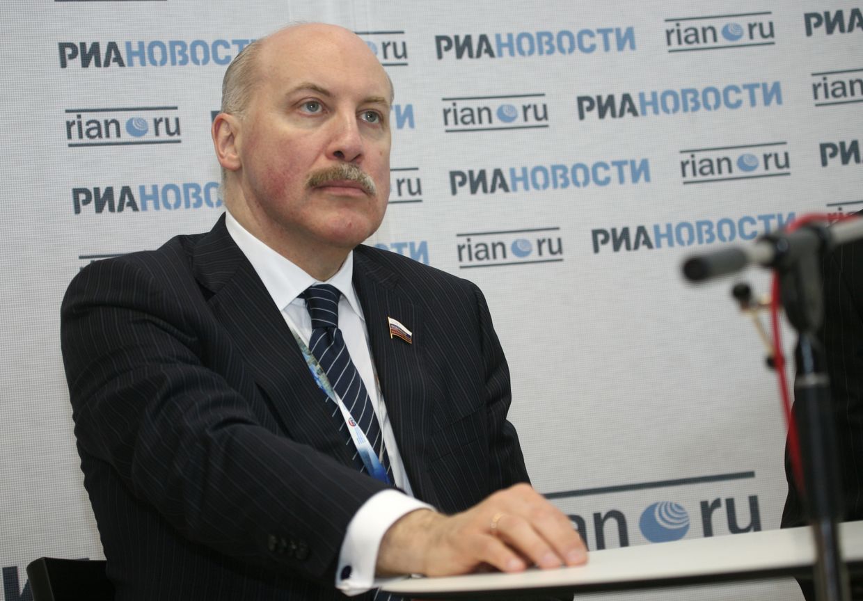 Дмитрий Мезенцев. Брифинг у стенда РИА Новости. ПМЭФ