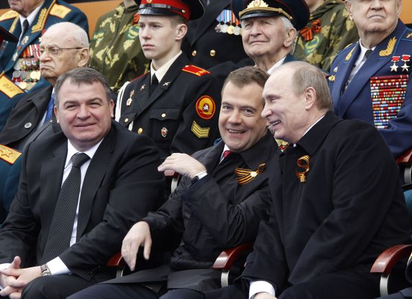 Дмитрий Медведев и Владимир Путин на параде Победы на Красной площади