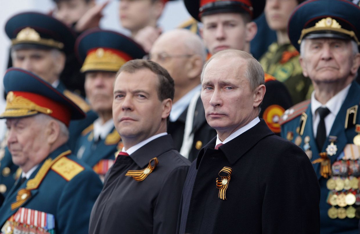 Дмитрий Медведев и Владимир Путин на параде Победы на Красной площади