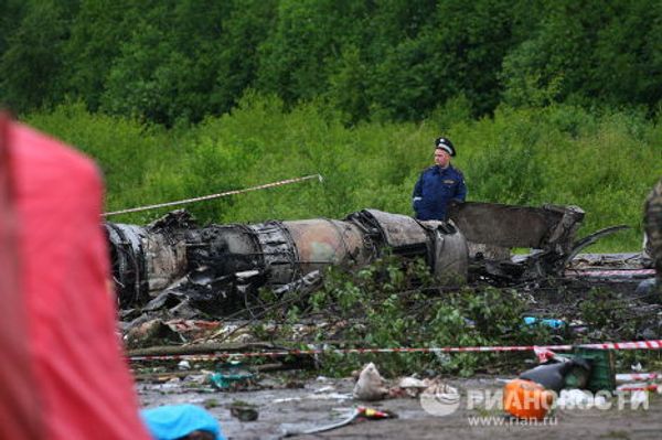 В районе карельского поселка Бесовец, на автомобильную трассу, упал пассажирский самолет ТУ-134