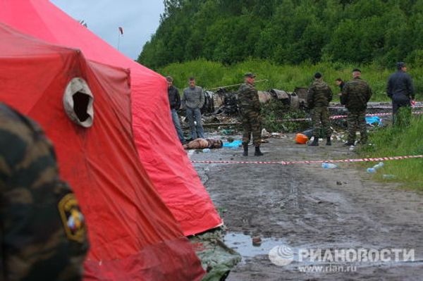 В районе карельского поселка Бесовец, на автомобильную трассу, упал пассажирский самолет ТУ-134