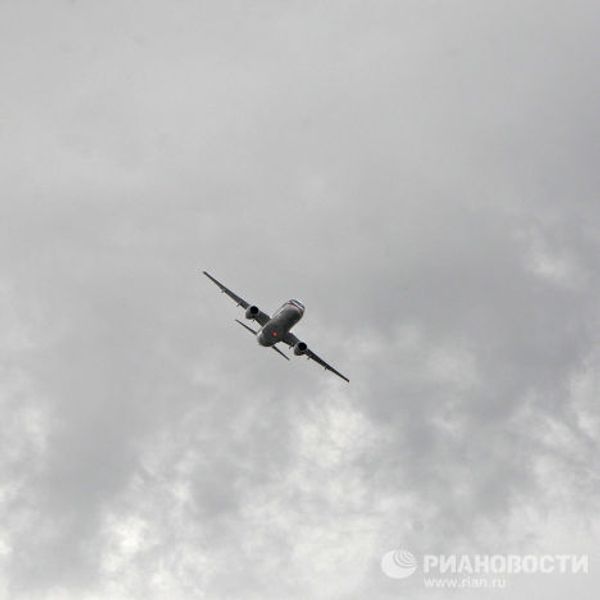 В.Путин на авиасалоне наблюдал за полетами российских самолетов Бе-200 и Сухой Суперджет