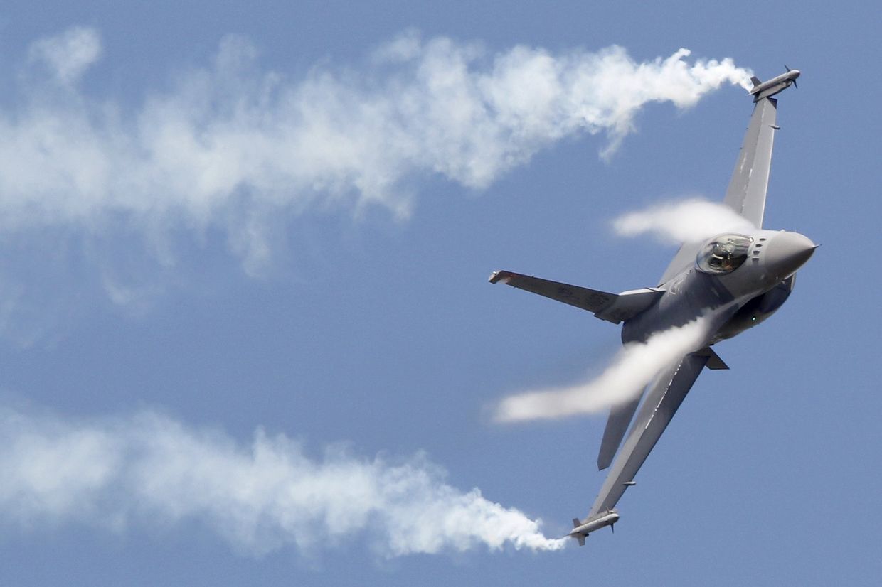Истребитель F16