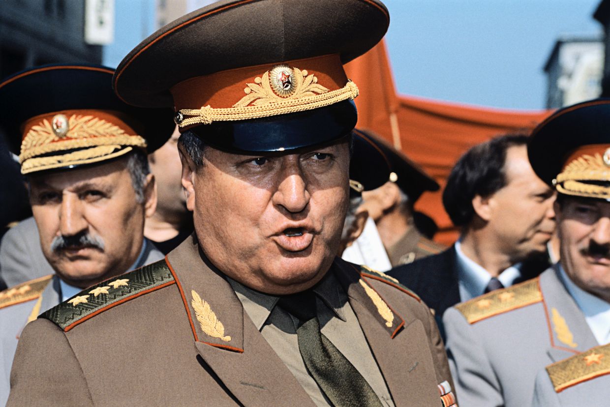 Председатель Фонда военнослужащих Братство В.Ачалов на демонстрации