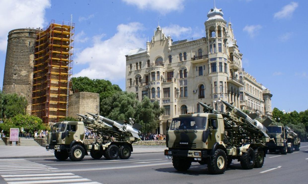 Азербайджан отпраздновал день своих вооруженных сил большим военным парадом в Баку