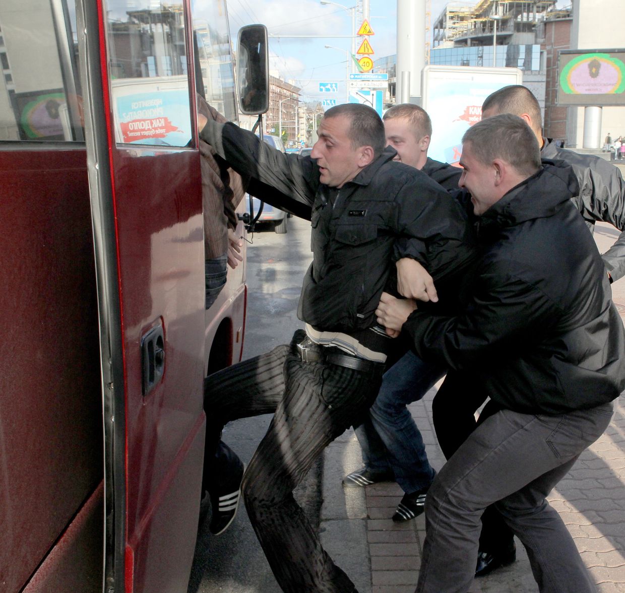 Задержание участников акции протеста движения Революция через социальные сети в День Независимости Белоруссии