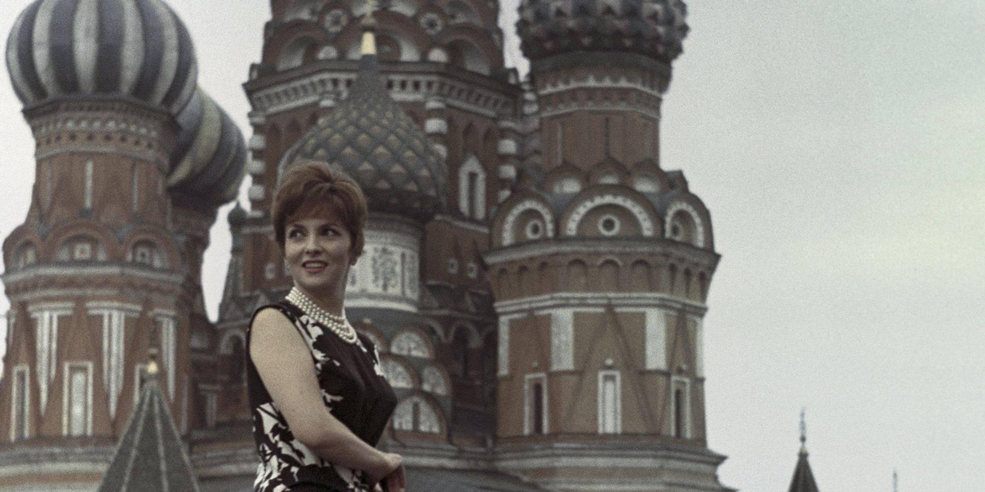 Итальянская киноактриса Д.Лоллобриджида перед собором Василия Блаженного - ИноСМИ, 1920, 16.01.2023