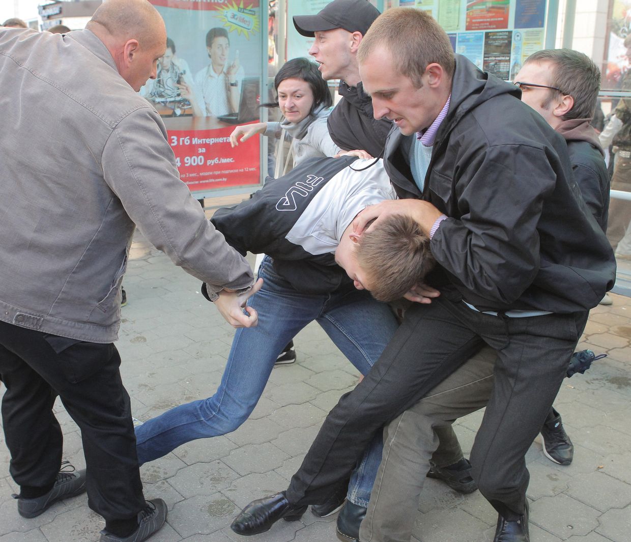 Задержание участников  движения «Революция через социальные сети»