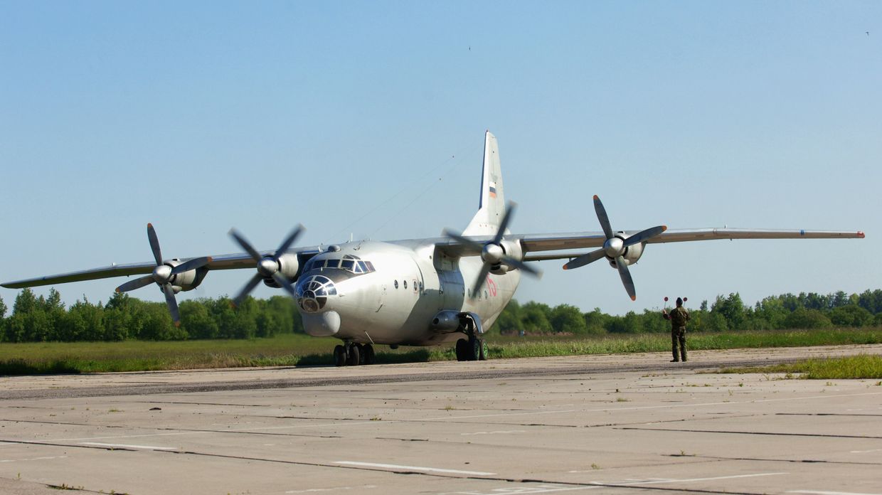 Военно-транспортный самолет Ан-12