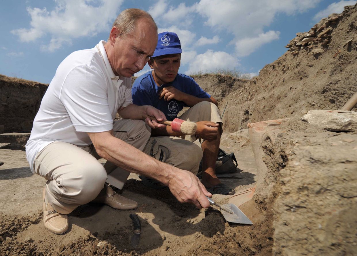 Посещение В.Путиным археологических раскопок древней Фанагории на Таманском полуострове