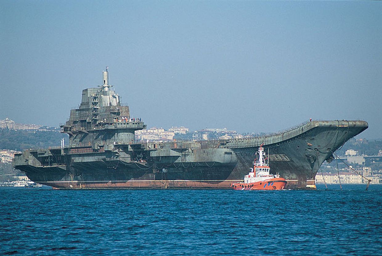 Бывший авианосец Варяг