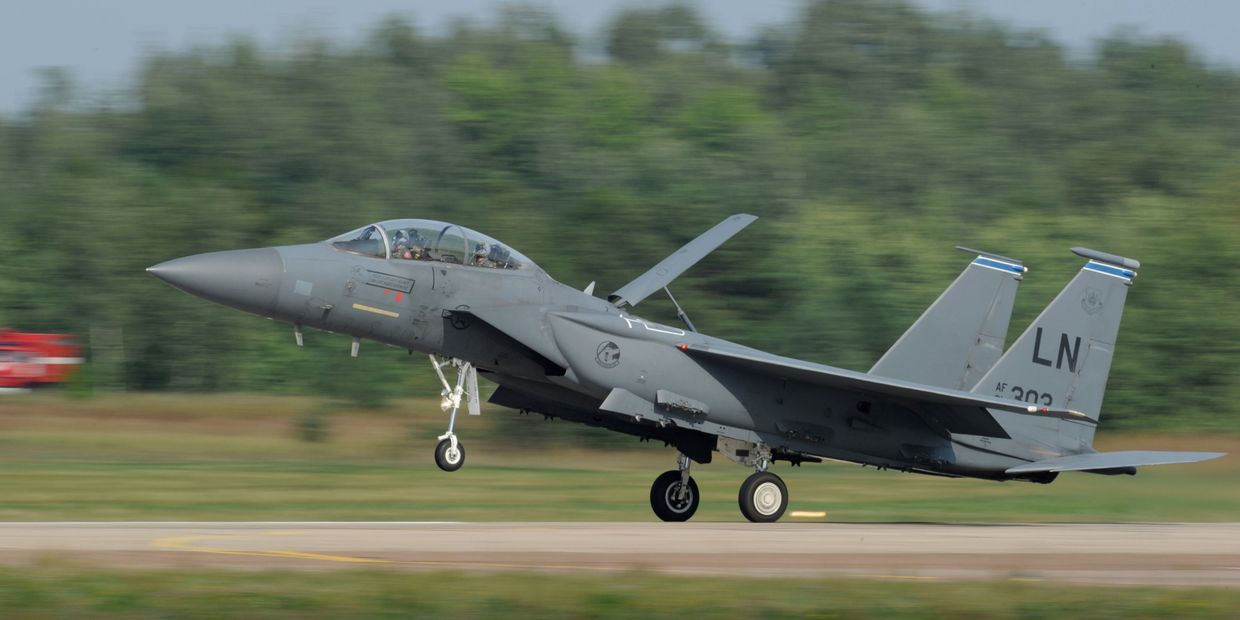 Американский всепогодный тактический истребитель McDonnell Douglas F-15 Eagle Американский всепогодный тактический истребитель McDonnell Douglas F-15 Eagle