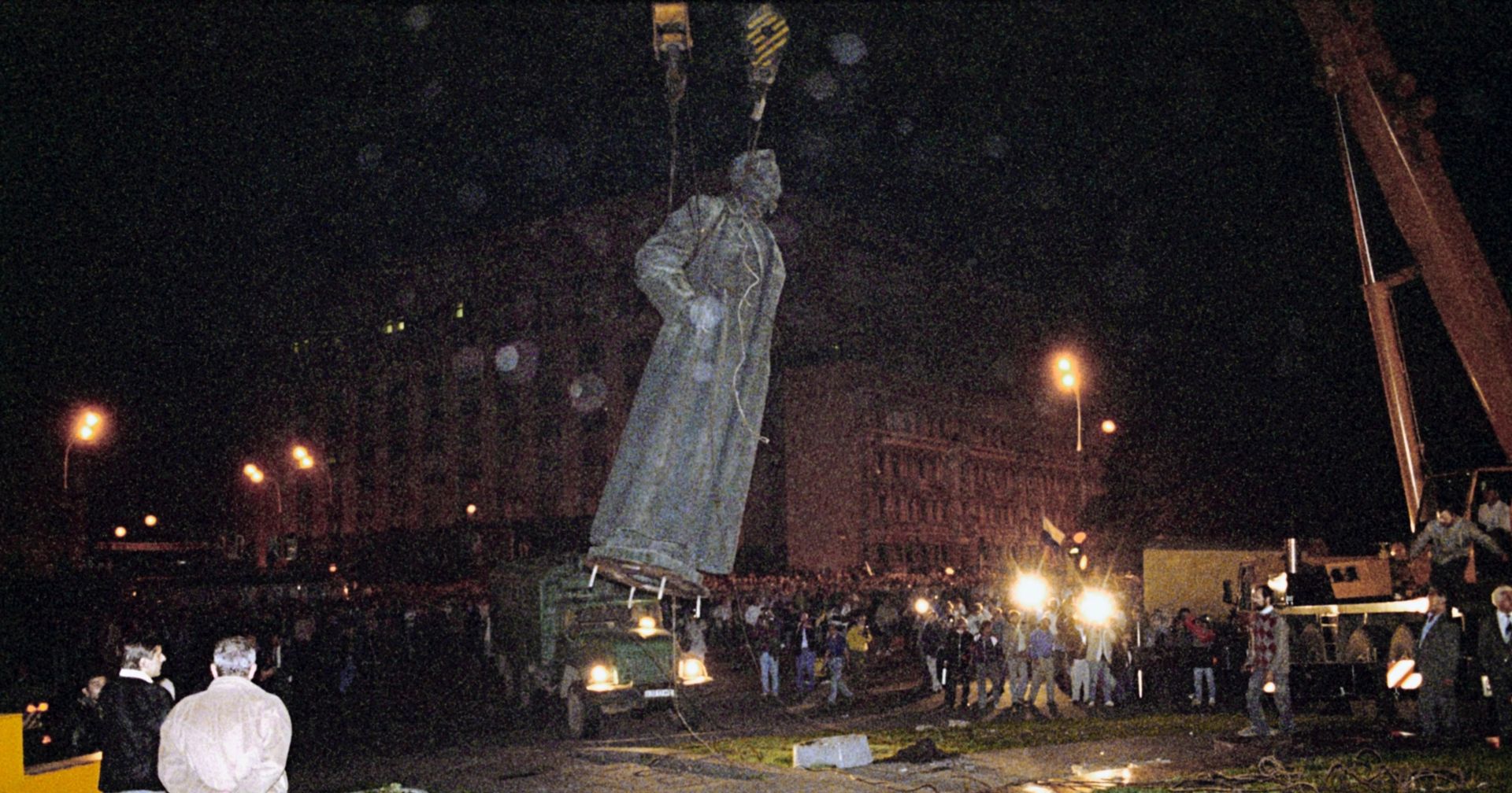 Демонтаж памятника Ф.Э.Дзержинскому в Москве - ИноСМИ, 1920, 24.12.2020
