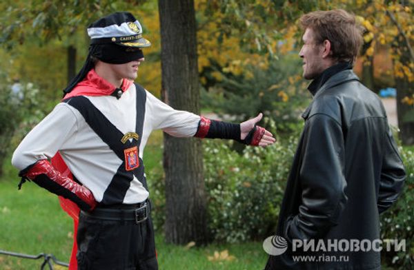 Человек-Петербург на улицах Санкт-Петербурга