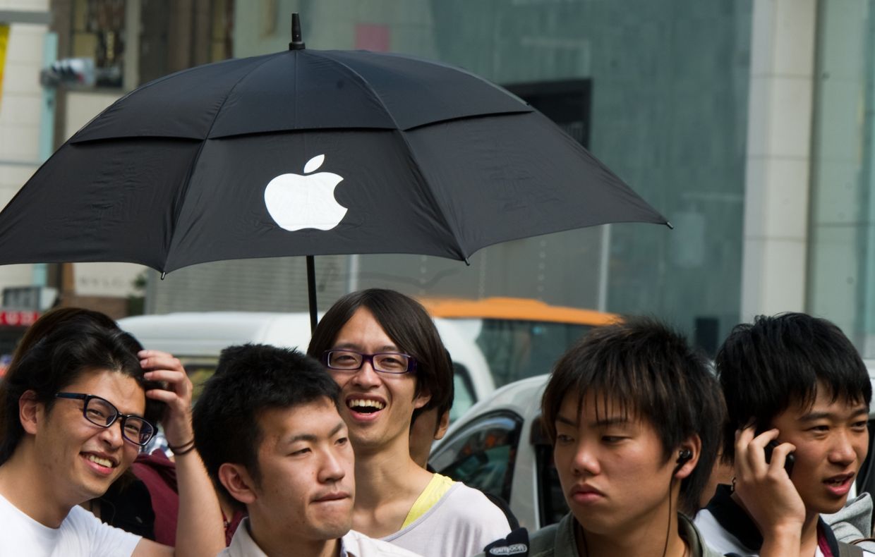 Начались продажи нового iPhone 4S