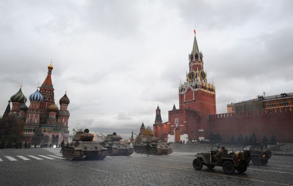 Репетиция торжественного марша в честь 70-й годовщины парада 7 ноября 1941 года