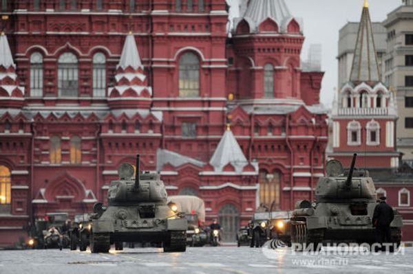 Репетиция торжественного марша в честь 70-й годовщины парада 7 ноября 1941 года