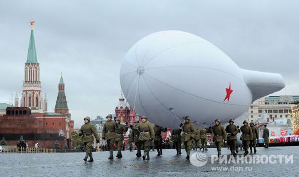 Репетиция торжественного марша в честь 70-й годовщины парада 7 ноября 1941 года