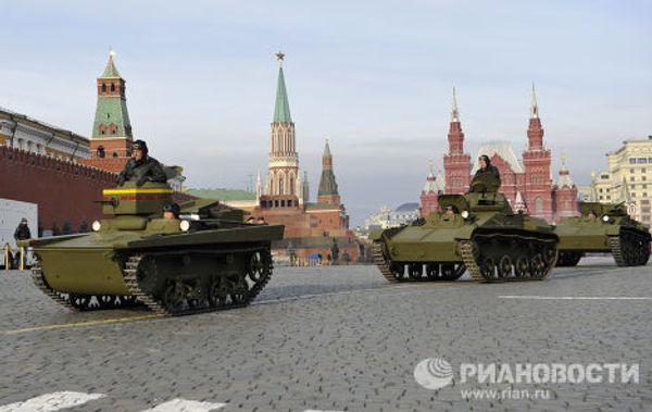 Шествие в честь 70-летней годовщины парада на Красной площади