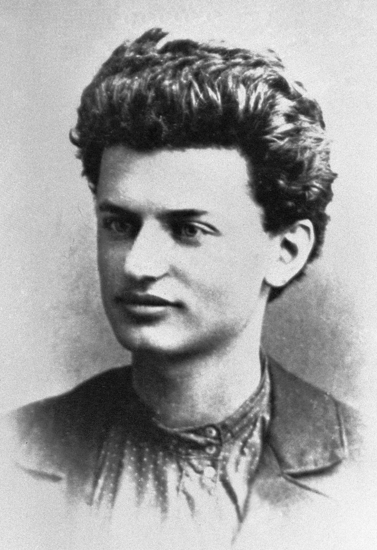 Лев Троцкий в молодости