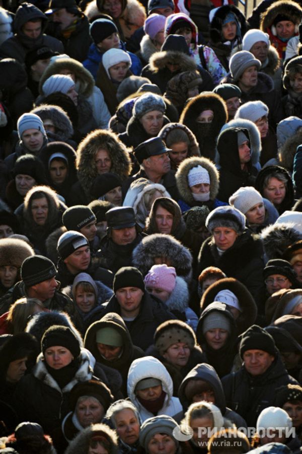 Очередь верующих к поясу Пресвятой Богородицы в храме Христа Спасителя
