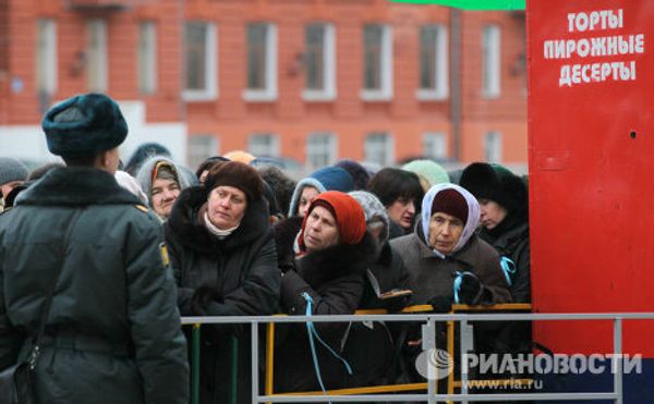 Многотысячная очередь к Поясу Богородицы в Москве