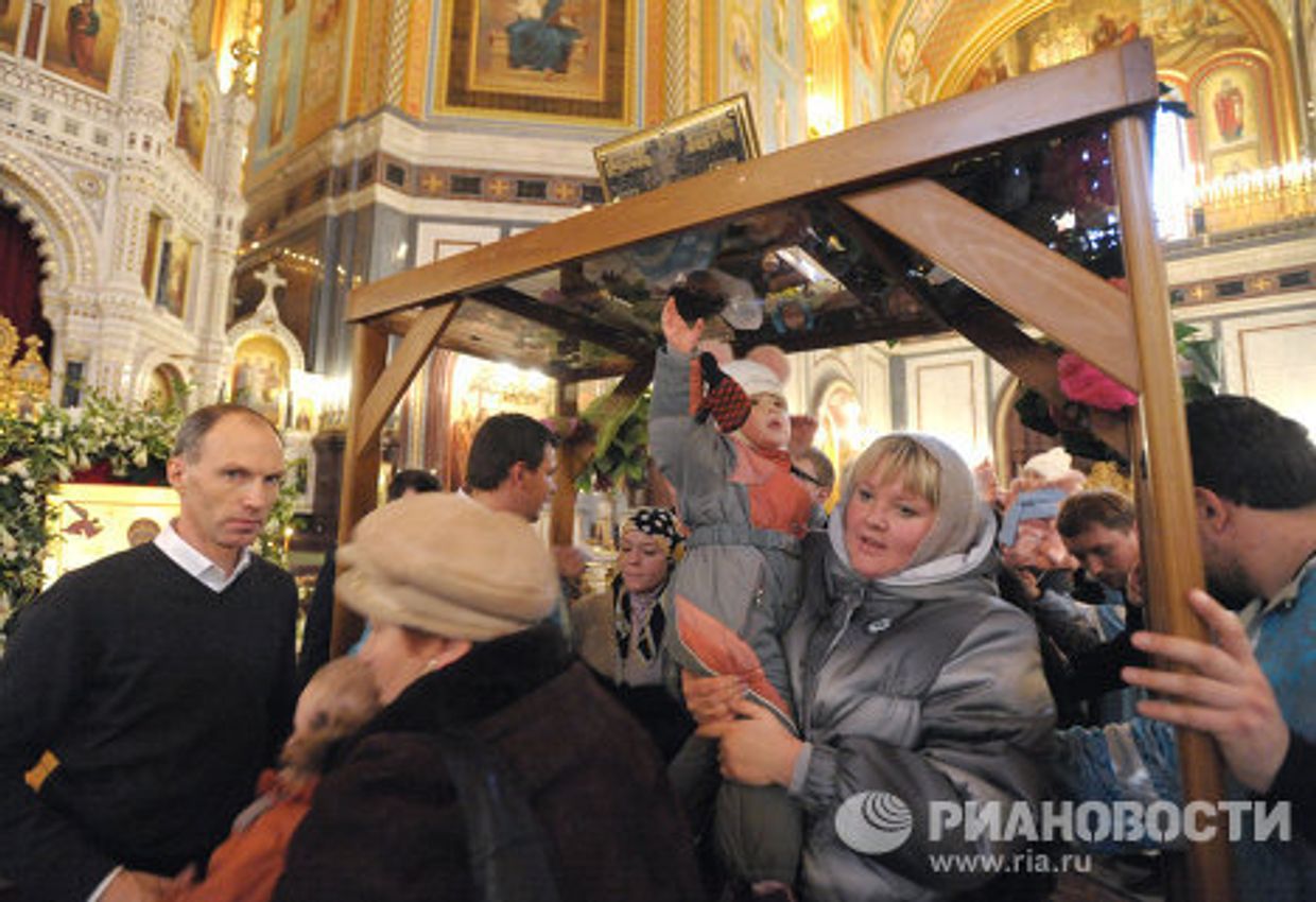 Ковчег с Поясом Богородицы в храме Христа Спасителя