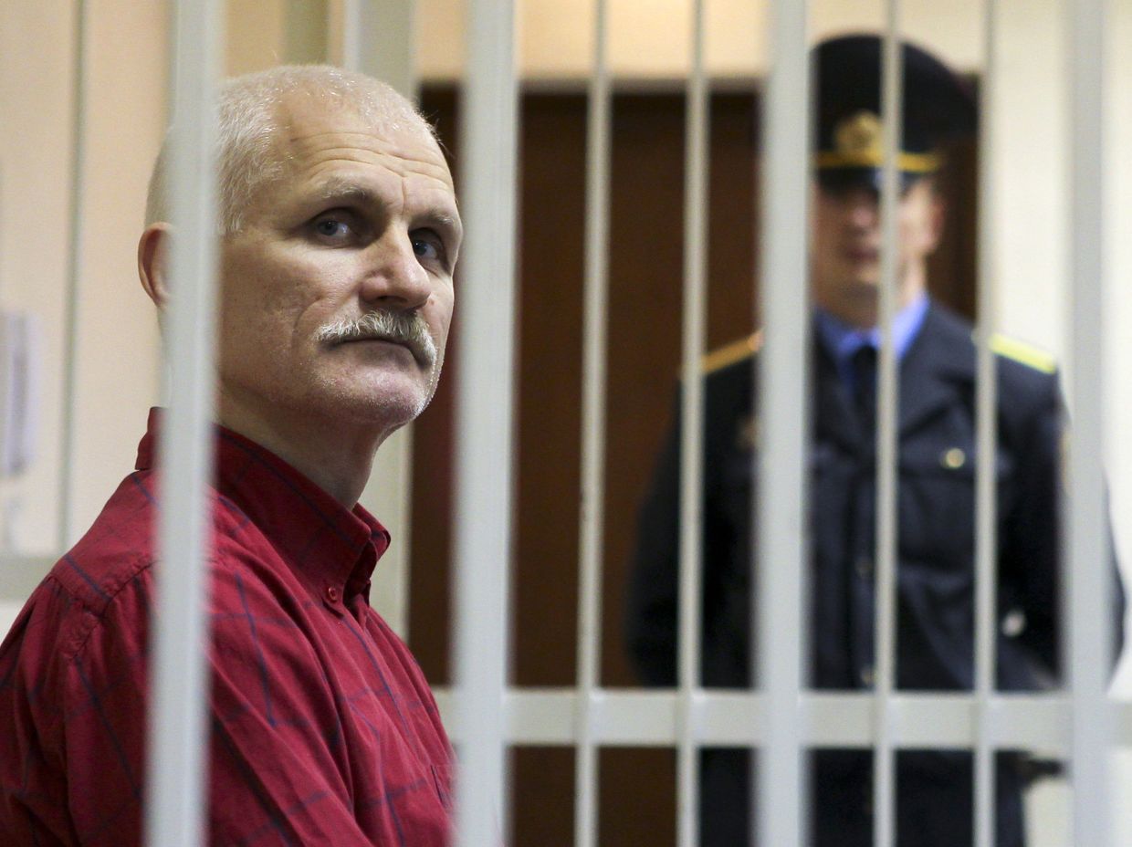 Оглашение приговора правозащитнику Алесю Беляцкому