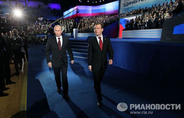Президент РФ Д.Медведев и премьер-министр РФ В.Путин на XII (предвыборном) съезде партии Единая Россия
