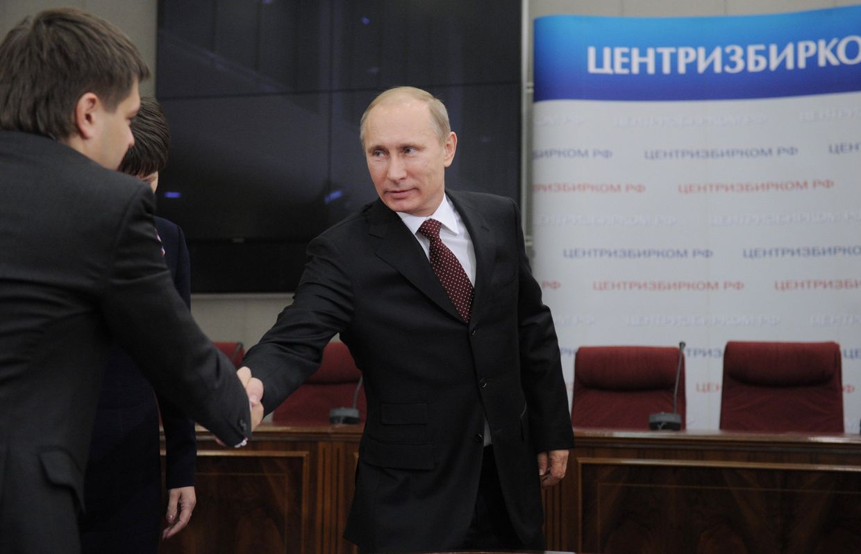Премьер-министр РФ Владимир Путин подал документы для участия в президентских выборах