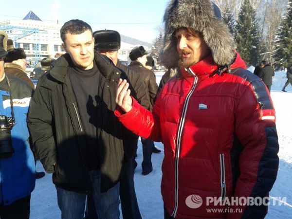 Участники акции за отмену выборов в Горно-Алтайске
