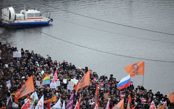 Участники митинга «За честные выборы» на Болотной площади