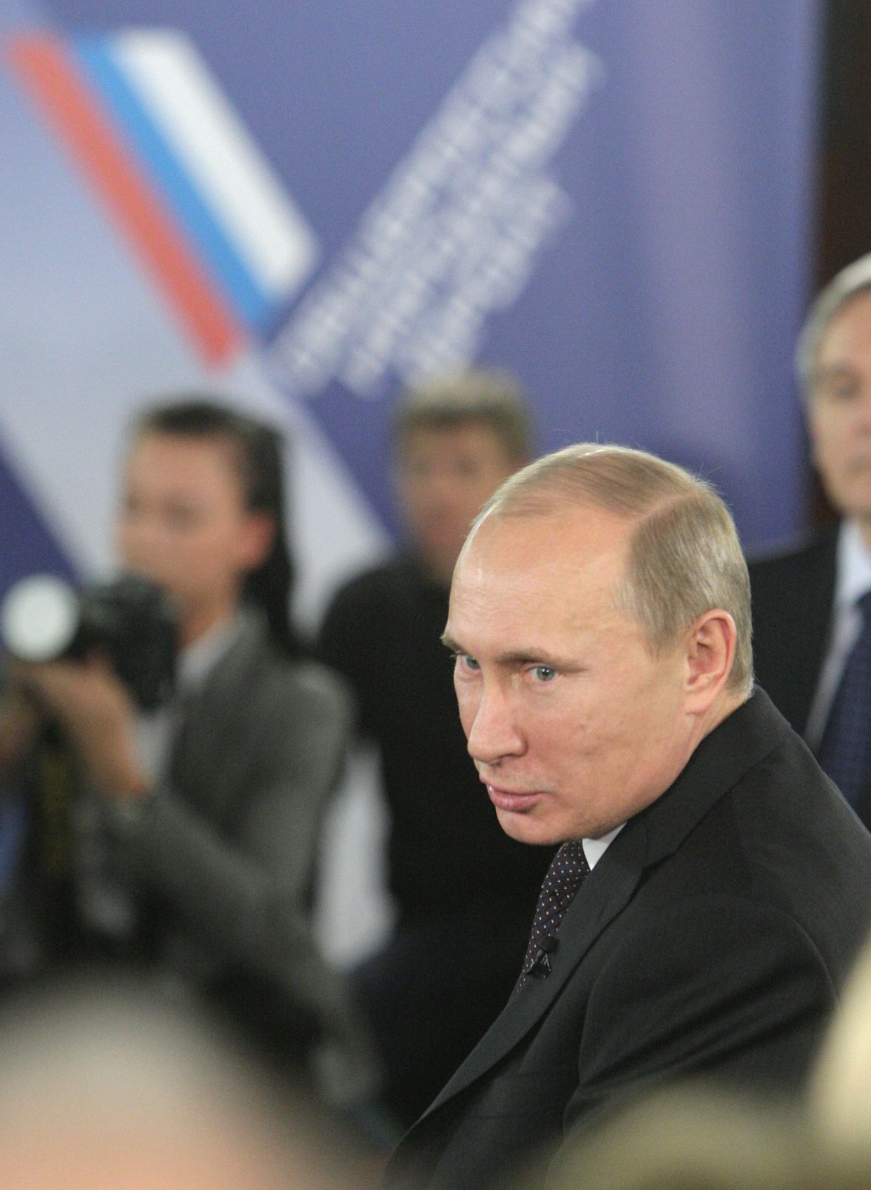 Премьер-министр РФ В.Путин встретился с главами общественных приемных Единой России Премьер-министр РФ В.Путин встретился с главами общественных приемных Единой России