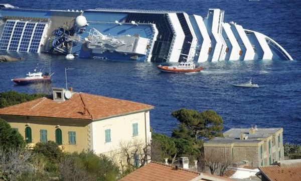 Затонувший у берегов Италии лайнер Costa Concordia