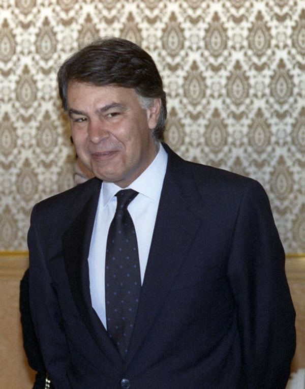 Дилетантский, как у Фелипе Гонсалеса (69 лет)
