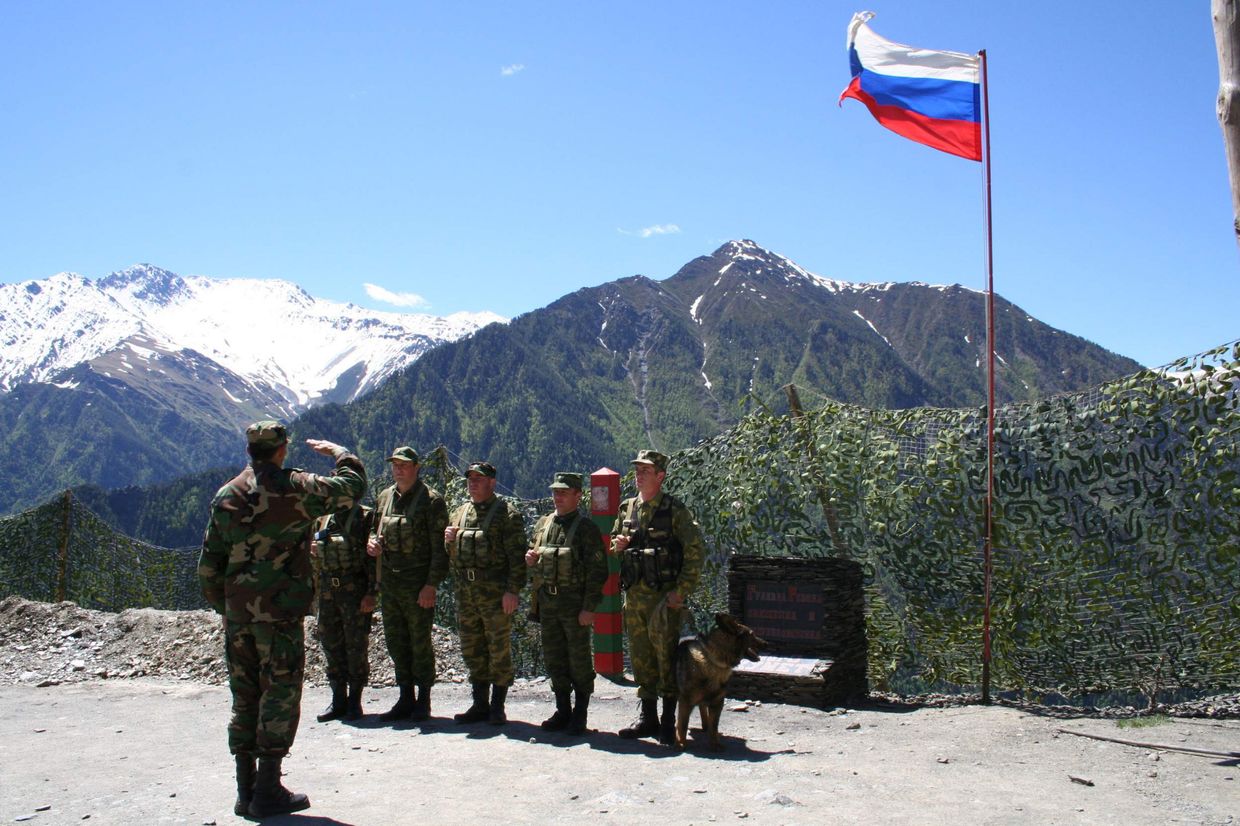 Военнослужащие