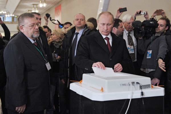 Голосование кандидата в президенты РФ Владимира Путина