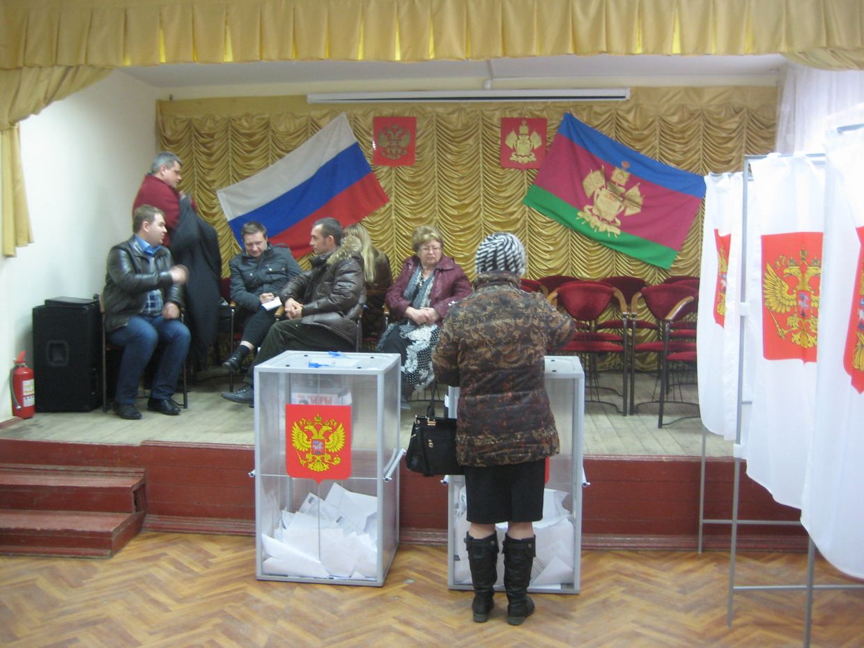 наблюдатели на избирательном участке