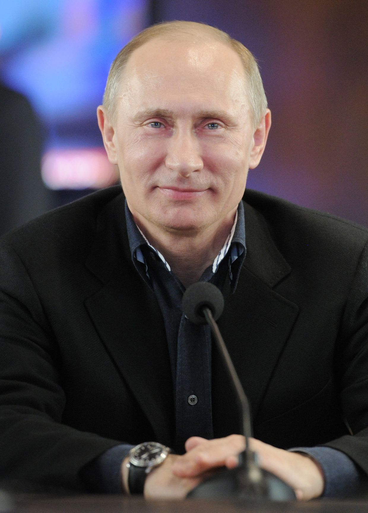 Кандидат в президенты РФ В. Путин посещает избирательный штаб